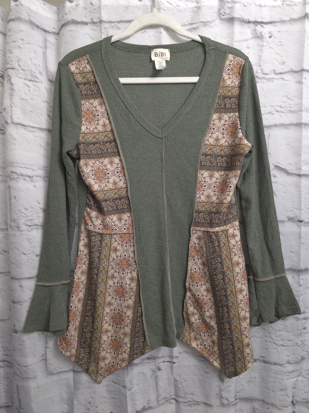BiBi Boho Patchwork Waffle Knit Top Green Floral Long Sleeve Women’s Size M